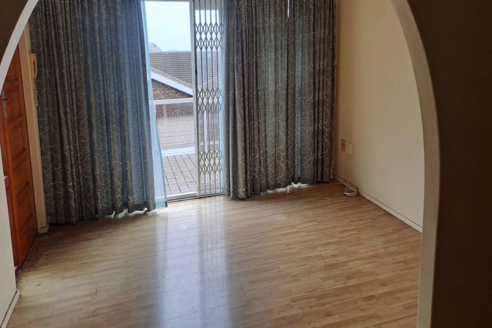 Townhouse for sale in Athlone Park - 1WB1694472 Townhouse for sale in Athlone Park - 1WB1694472