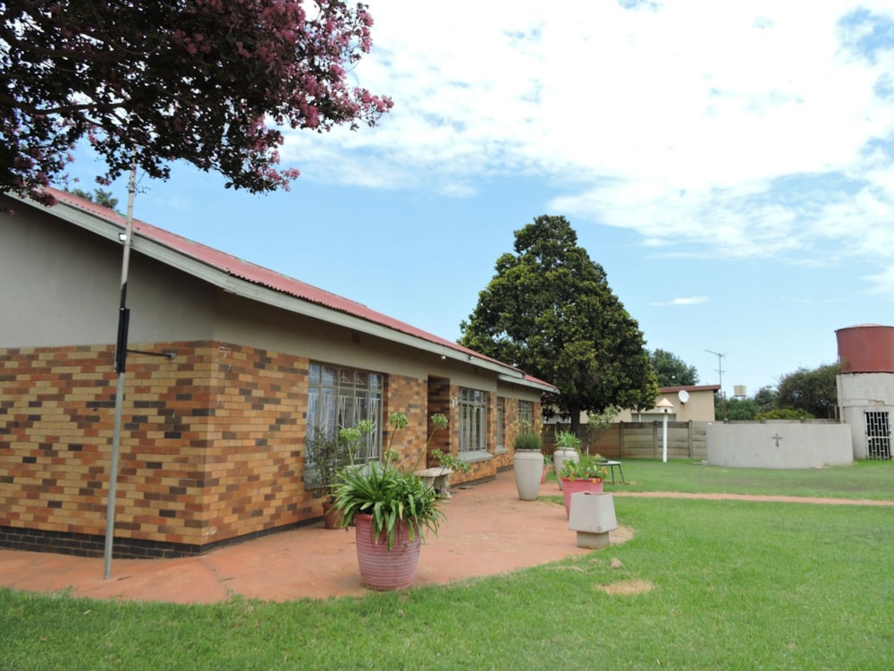 House for sale in Koster - 1RU1283879