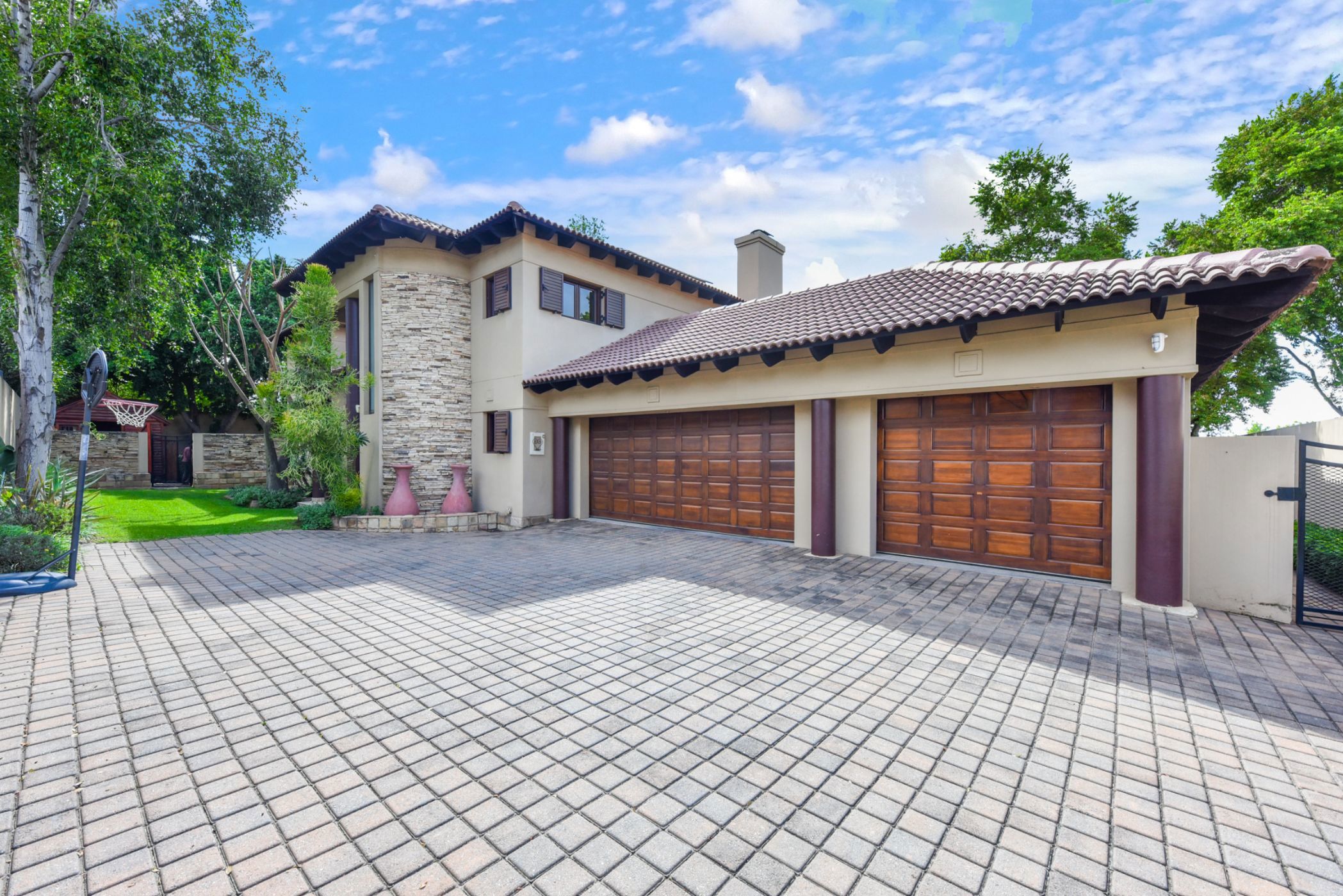 Cluster sold in Bryanston - HP1692000