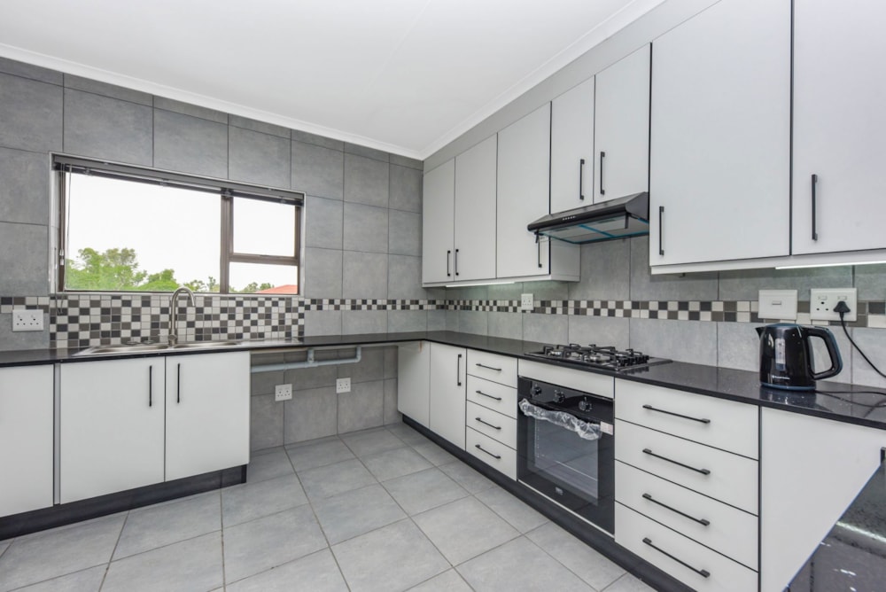 Apartment sold in Sunninghill - FW1689875 Apartment sold in Sunninghill - FW1689875