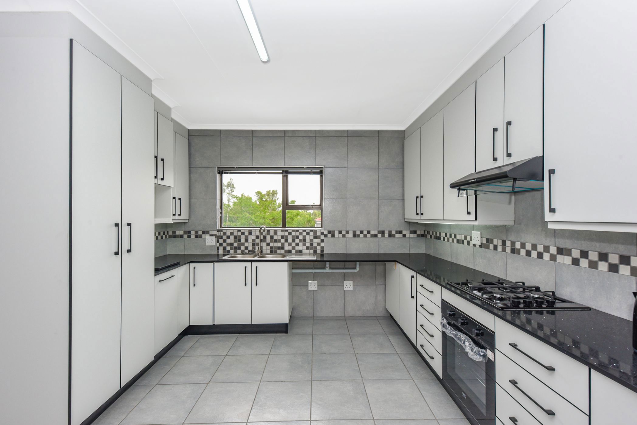 Apartment sold in Sunninghill - FW1689875