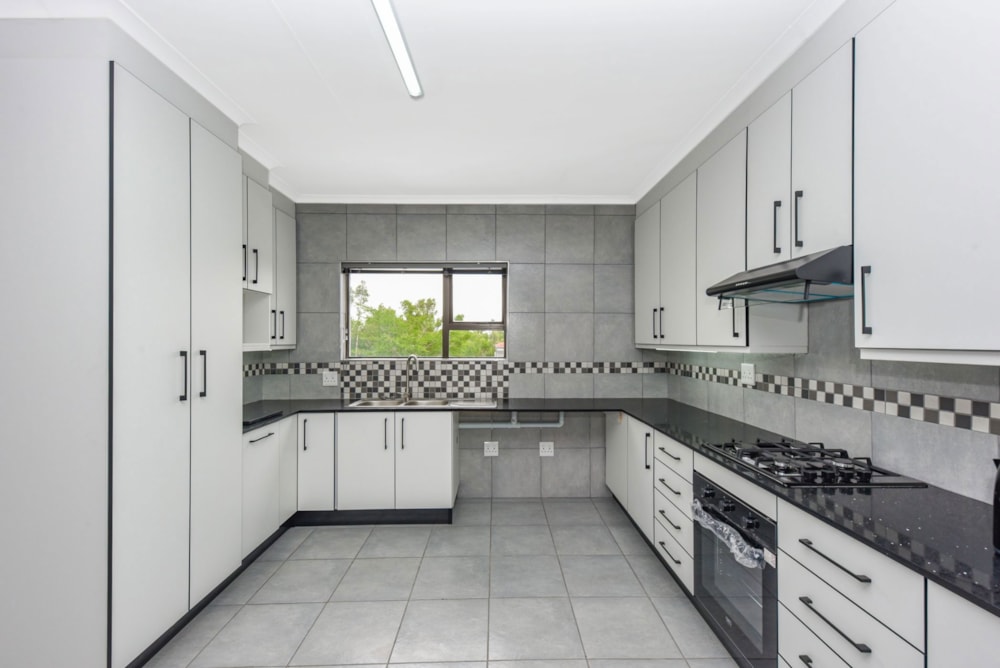 Apartment sold in Sunninghill - FW1689875 Apartment sold in Sunninghill - FW1689875