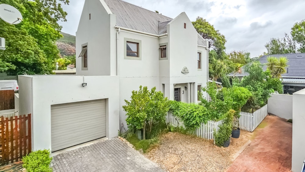 Security complex home sold in Paarl North - TK1688979 Security complex home sold in Paarl North - TK1688979