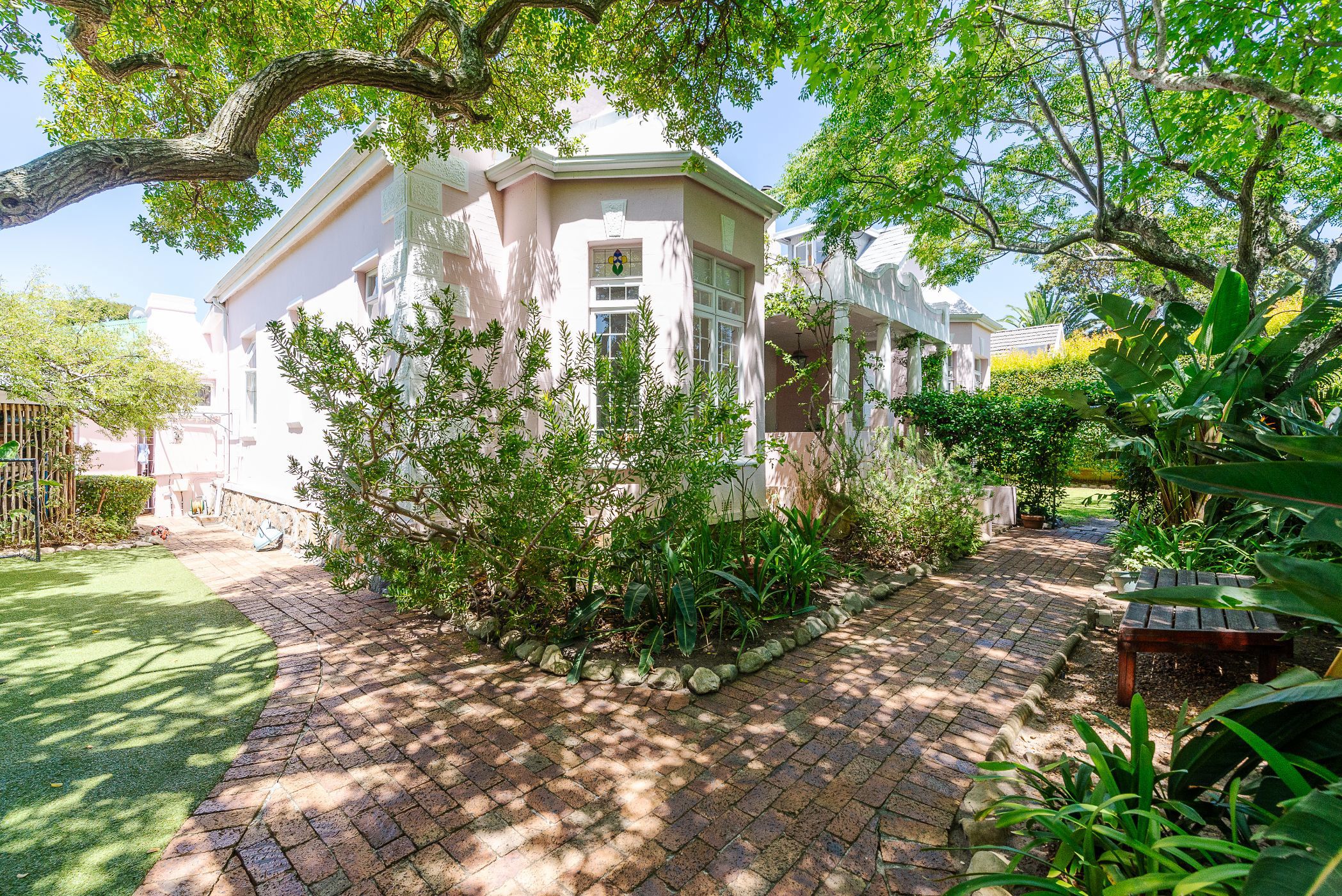 House sold in Claremont, Cape Town - KW1689670