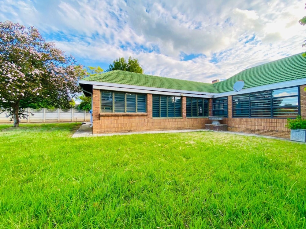 House for sale in Newcastle - 1NW1687687 House for sale in Newcastle - 1NW1687687