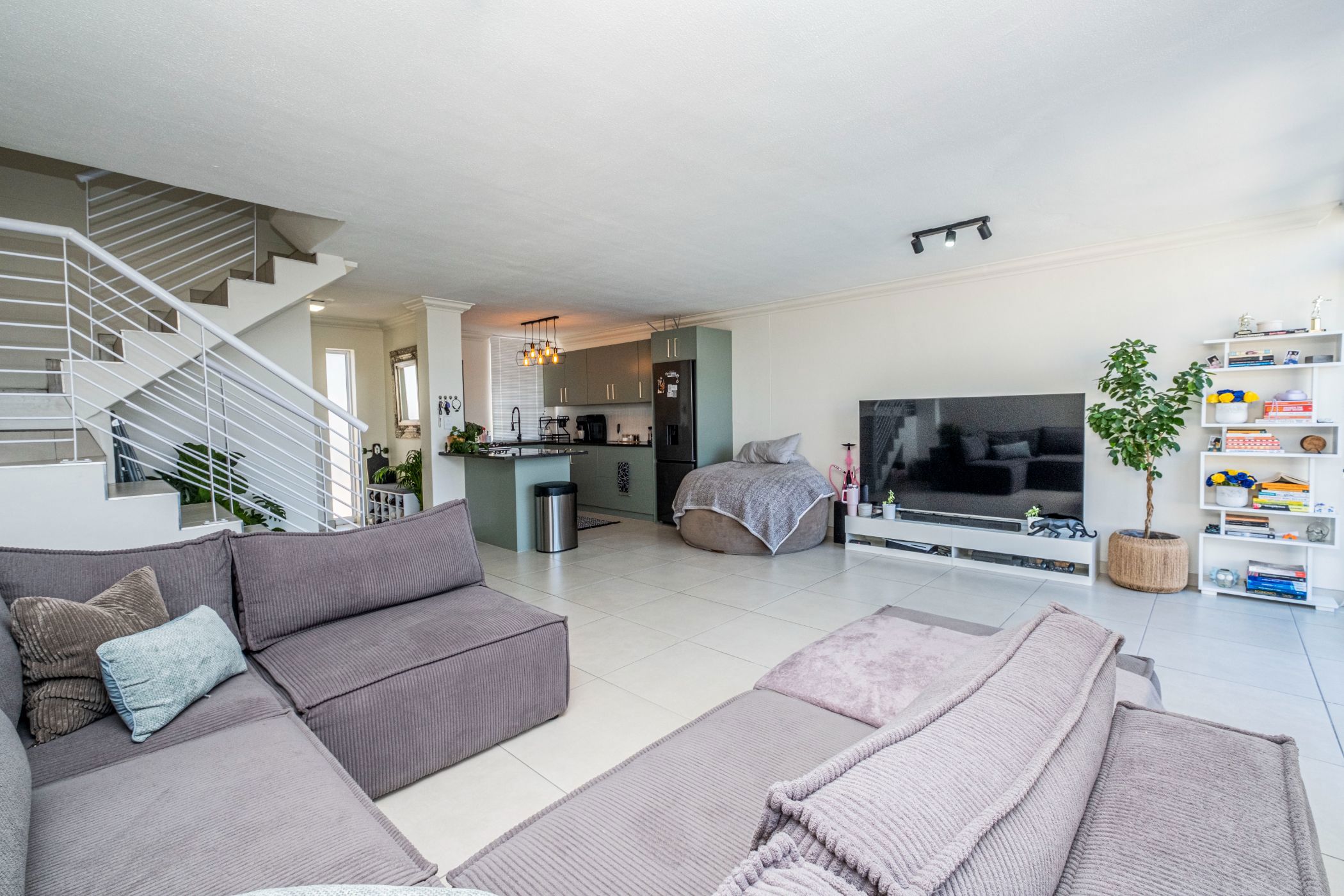 Penthouse apartment sold in Tygervalley Waterfront - DBV1689976