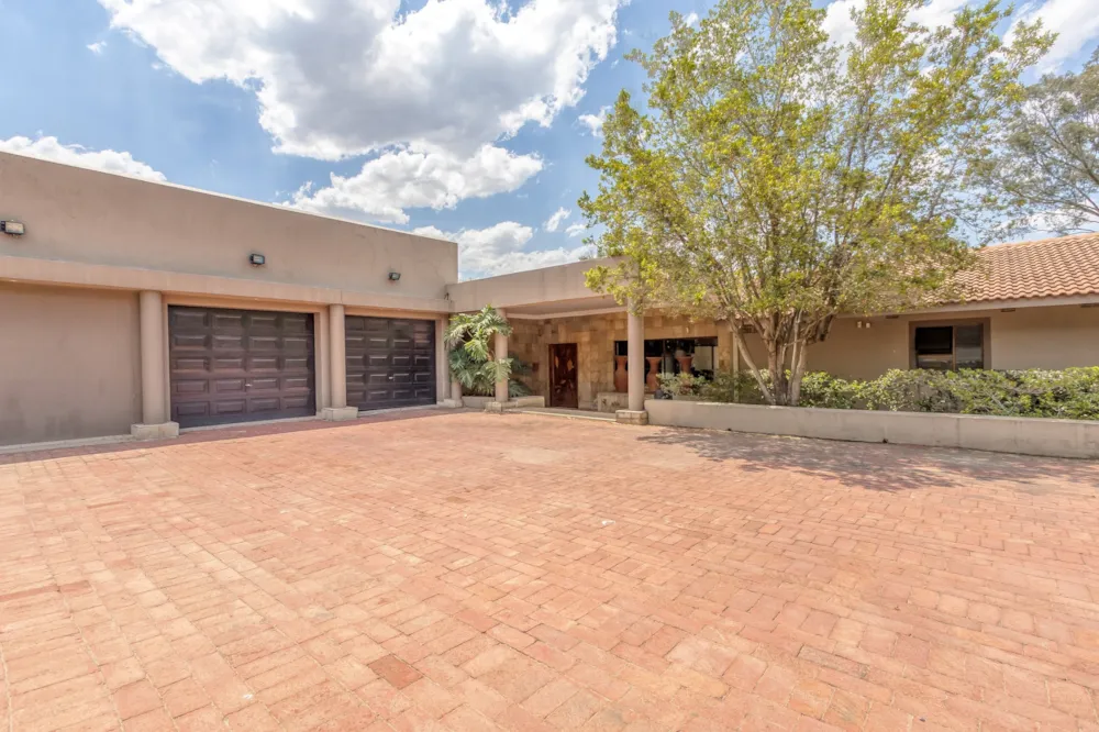 House for sale in Bryanston - HP1419872 House for sale in Bryanston - HP1419872