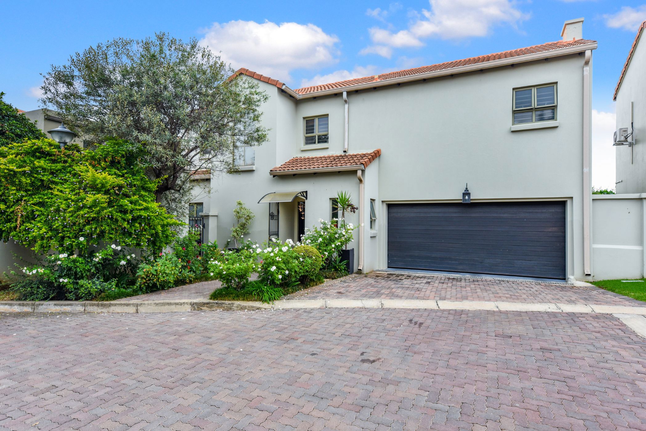 Cluster for sale in Sandown, Sandton - HP1689378