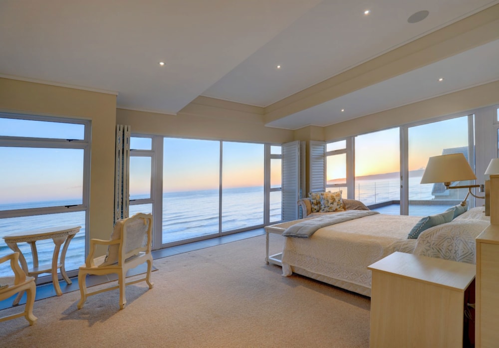 Security complex home for sale in Wilderness - GEO1688854 Security complex home for sale in Wilderness - GEO1688854