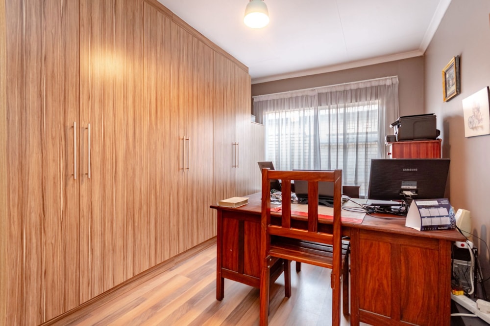 House sold in Farrarmere - EN1694708