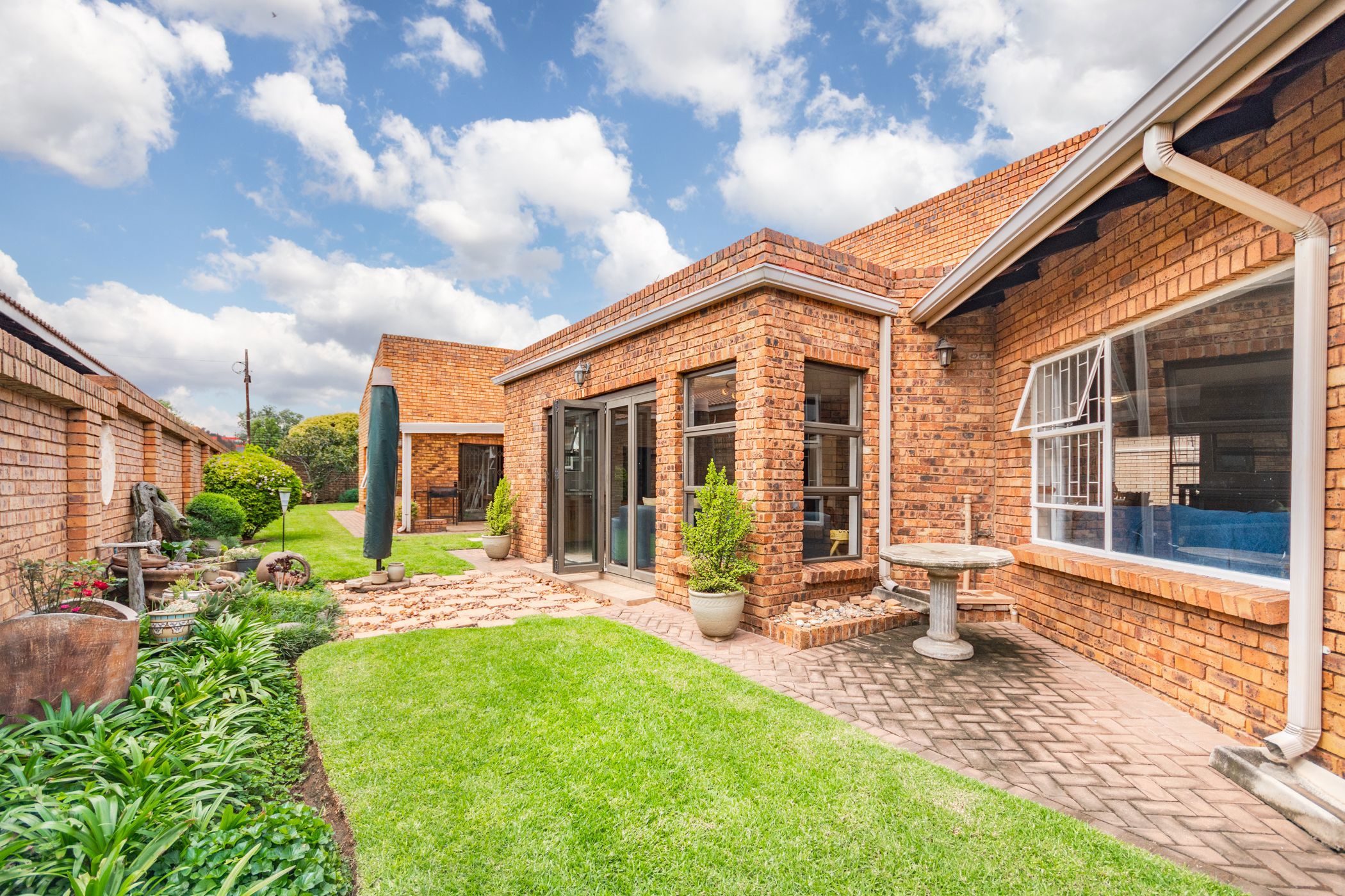 House sold in Farrarmere - EN1694708