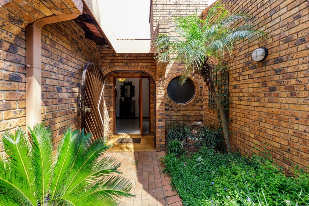 House sold in Farrarmere - EN1691151