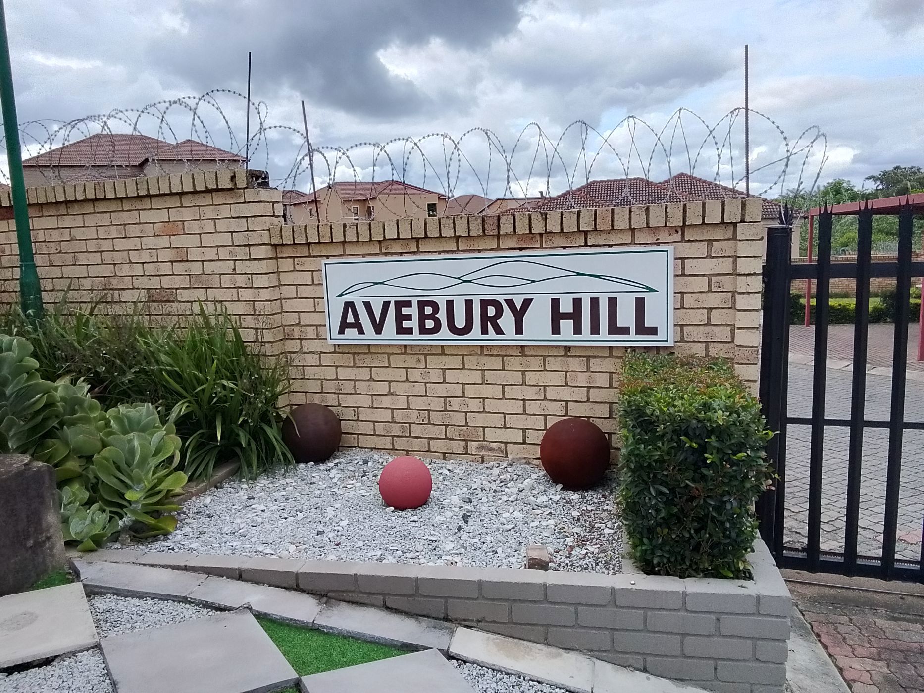 House let in Stonehenge - 1NS1695471