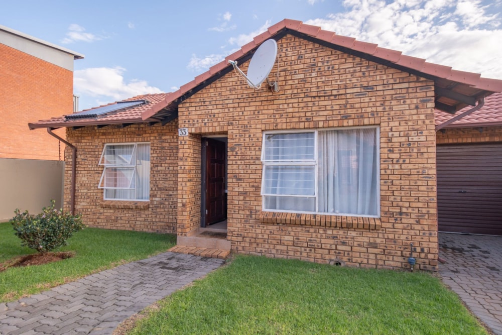 Townhouse for sale in Witpoortjie - RDT1694572 Townhouse for sale in Witpoortjie - RDT1694572