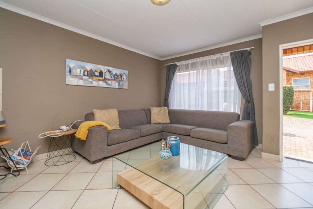 Apartment for sale in Witpoortjie - RAN1695375 Apartment for sale in Witpoortjie - RAN1695375