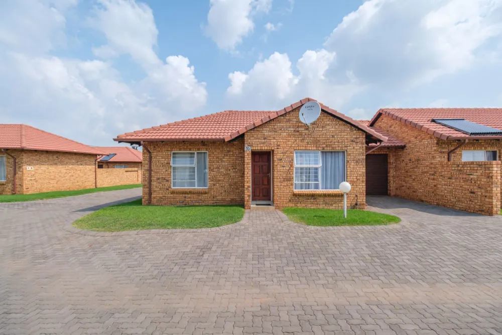 Apartment for sale in Witpoortjie - RAN1695375 Apartment for sale in Witpoortjie - RAN1695375