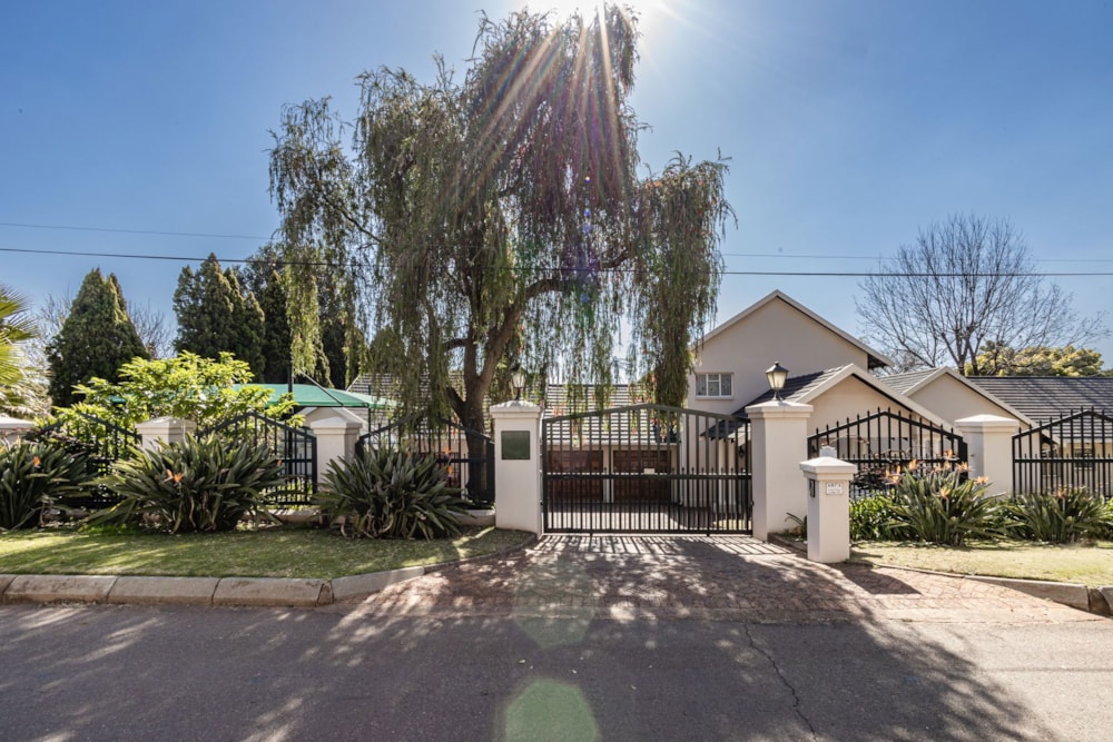 Multi-storey house for sale in Bedfordview - BED1583924 Multi-storey house for sale in Bedfordview - BED1583924