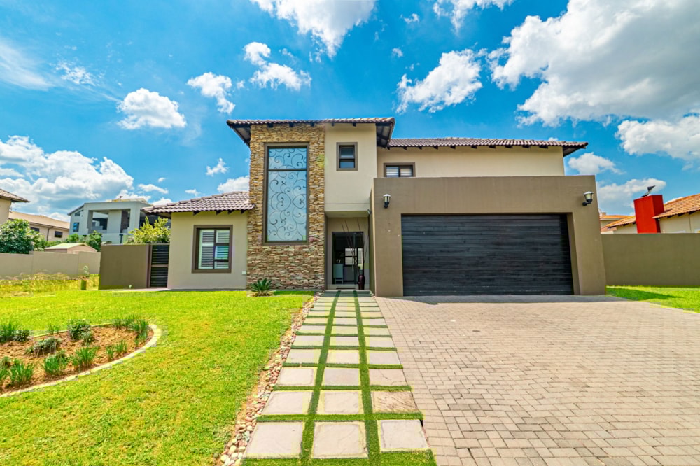 House for sale in Cedar Creek - FW1694144