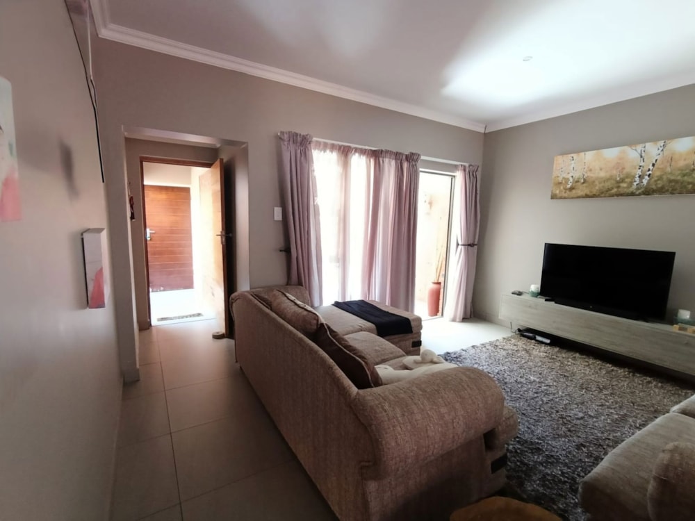 Townhouse let in Wild Olive Estate - 1BX1694539 Townhouse let in Wild Olive Estate - 1BX1694539