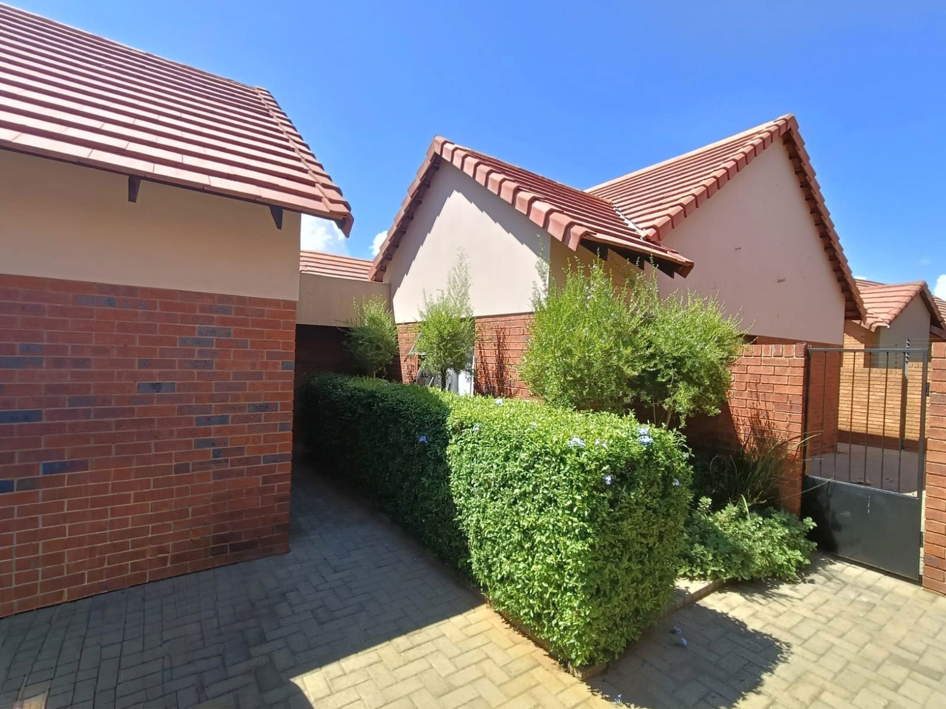 Townhouse let in Wild Olive Estate - 1BX1694539