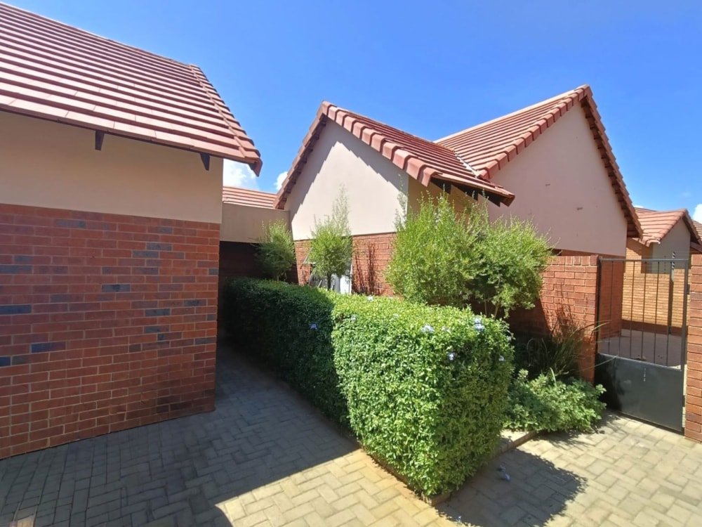 Townhouse let in Wild Olive Estate - 1BX1694539 Townhouse let in Wild Olive Estate - 1BX1694539