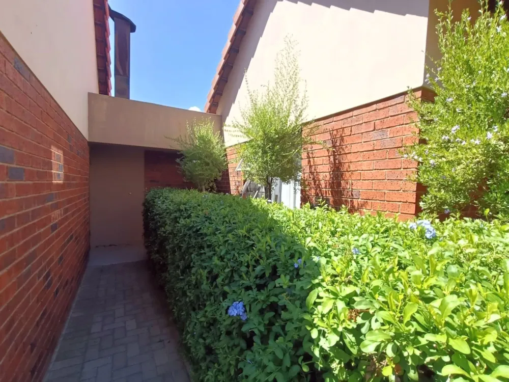 Townhouse let in Wild Olive Estate - 1BX1732689 Townhouse let in Wild Olive Estate - 1BX1732689