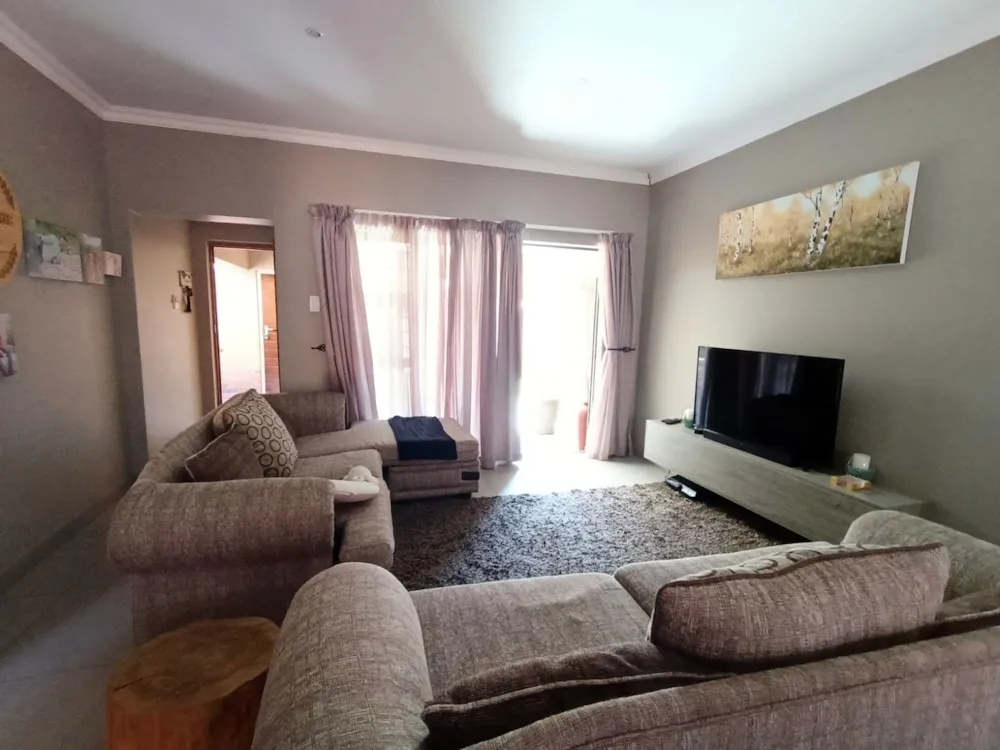 Townhouse let in Wild Olive Estate - 1BX1732689 Townhouse let in Wild Olive Estate - 1BX1732689