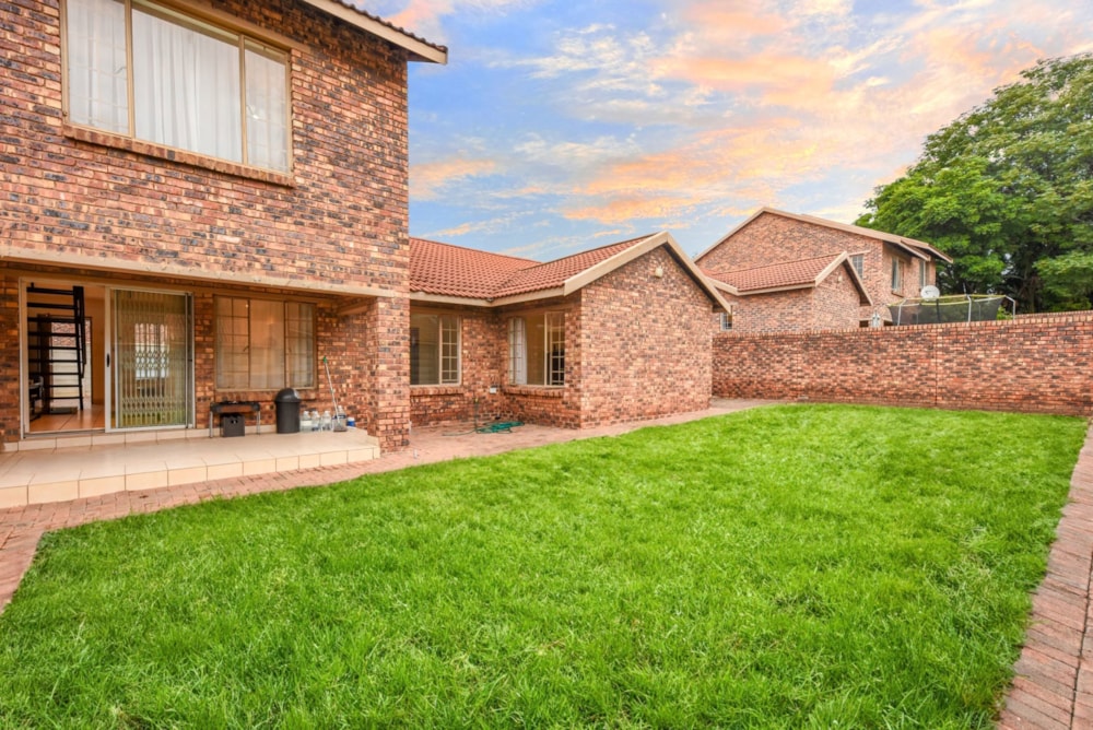 Townhouse for sale in Johannesburg North, Fourways Area - FW1694951 Townhouse for sale in Johannesburg North, Fourways Area - FW1694951