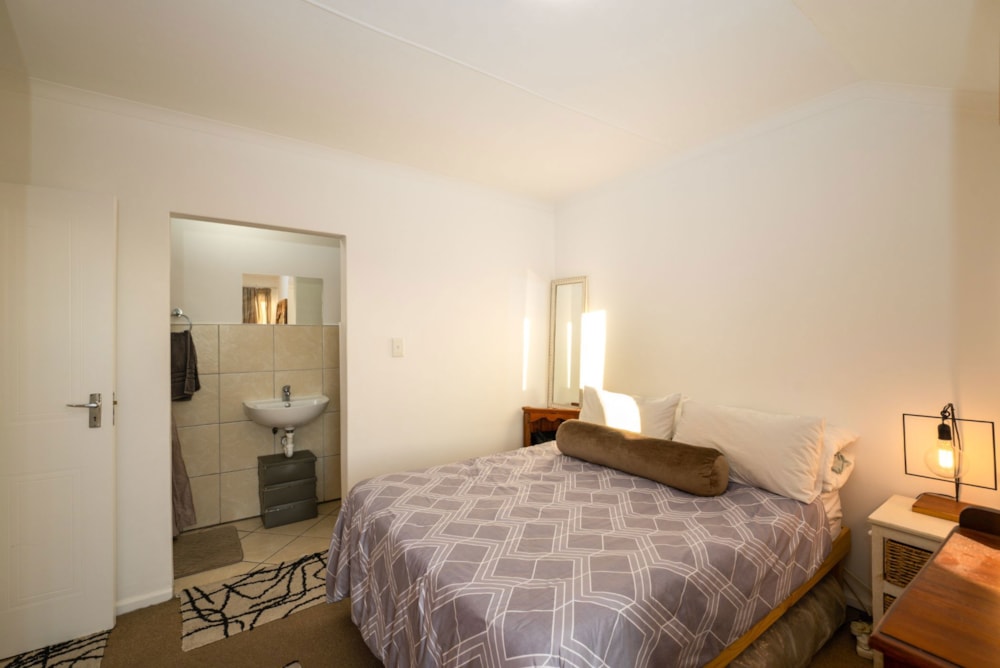 Apartment sold in Whispering Pines - SW1694759 Apartment sold in Whispering Pines - SW1694759