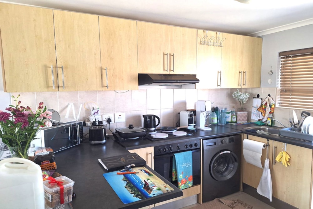 Security complex home let in Melkbosstrand - 1TV1695024 Security complex home let in Melkbosstrand - 1TV1695024