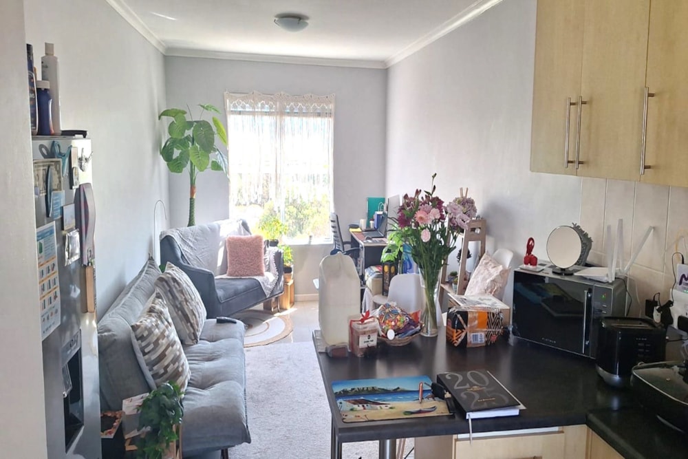 Security complex home let in Melkbosstrand - 1TV1695024 Security complex home let in Melkbosstrand - 1TV1695024