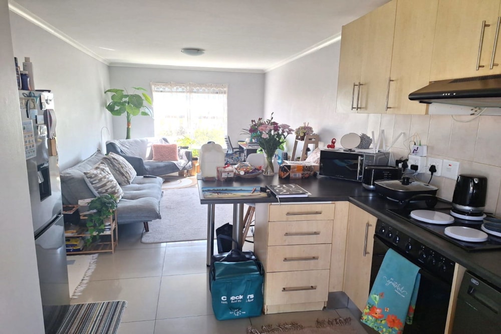 Security complex home let in Melkbosstrand - 1TV1695024 Security complex home let in Melkbosstrand - 1TV1695024