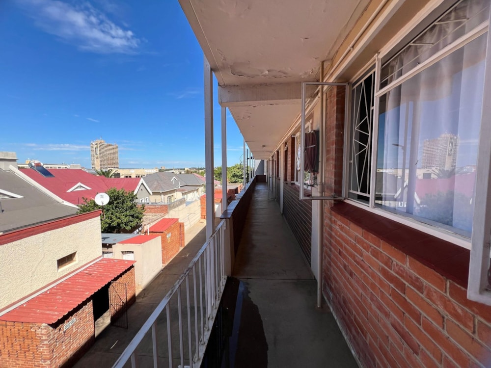 Townhouse for sale in Westdene, Bloemfontein - 1BX1695035