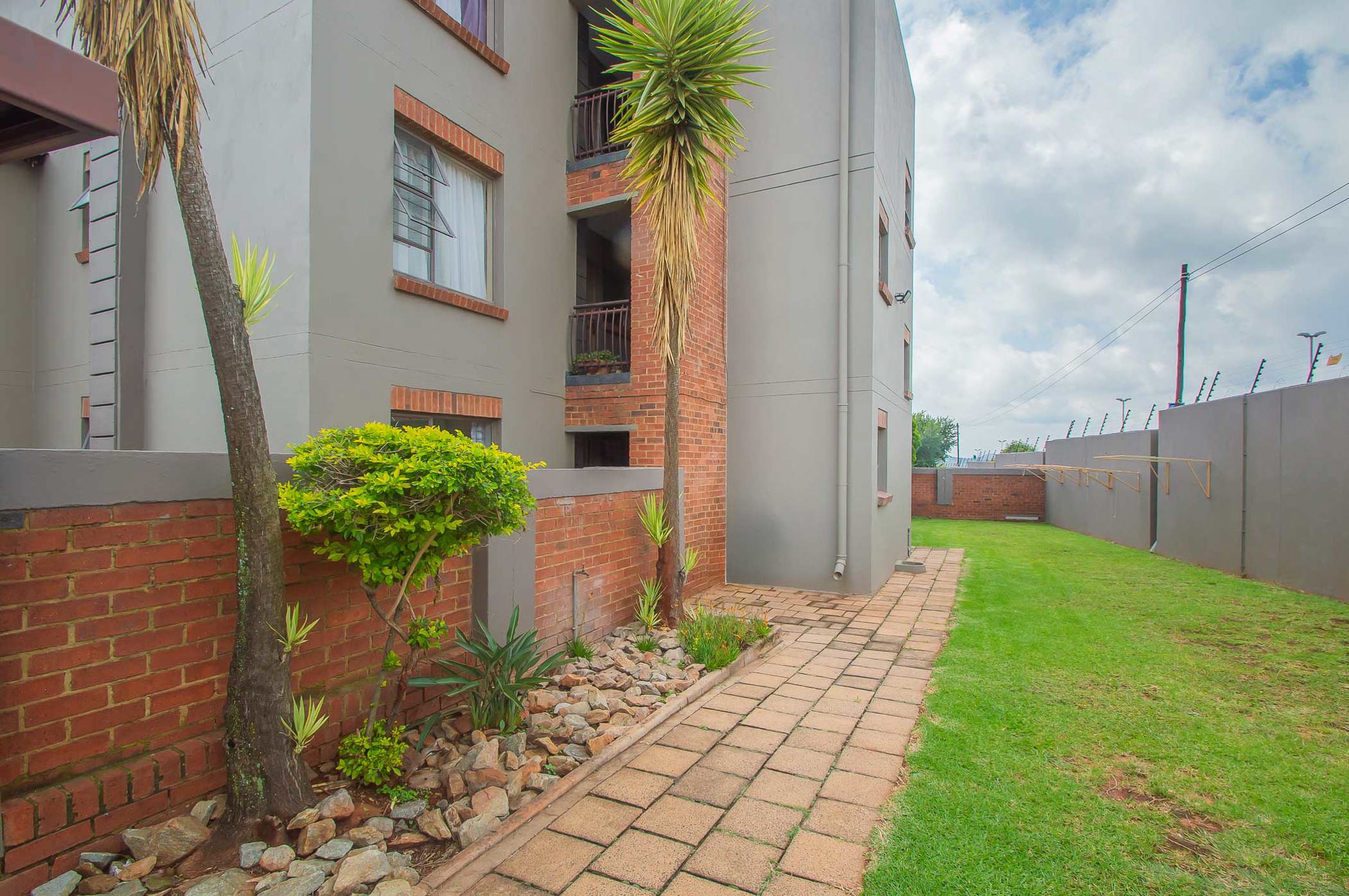 Apartment for sale in Sugar Bush Estate - 1KR1694365