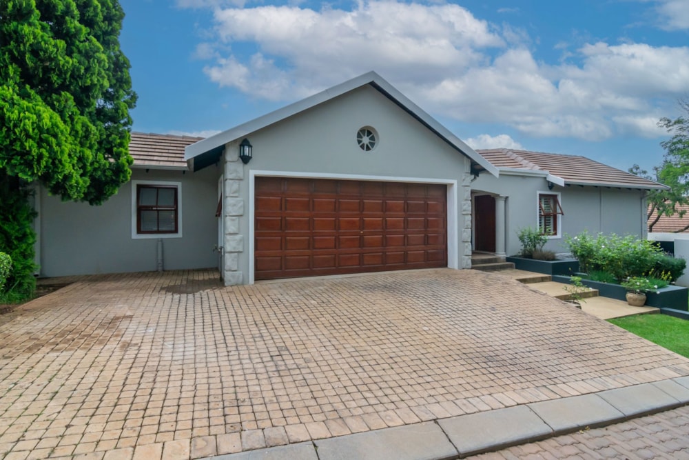 Security estate home sold in Featherbrooke Estate - 1KR1695090 Security estate home sold in Featherbrooke Estate - 1KR1695090