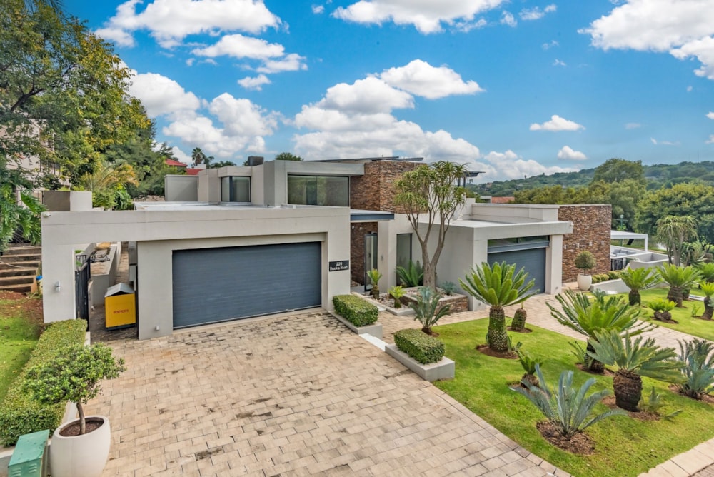 Security estate home for sale in Featherbrooke Estate - 1KR1693712