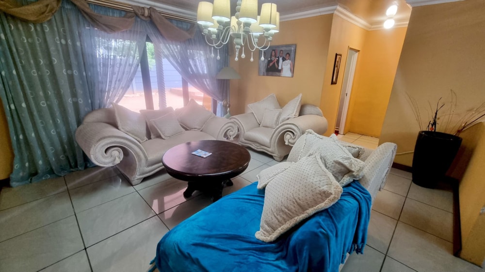 House for sale in Uitsig, Bloemfontein - 1BX1721062