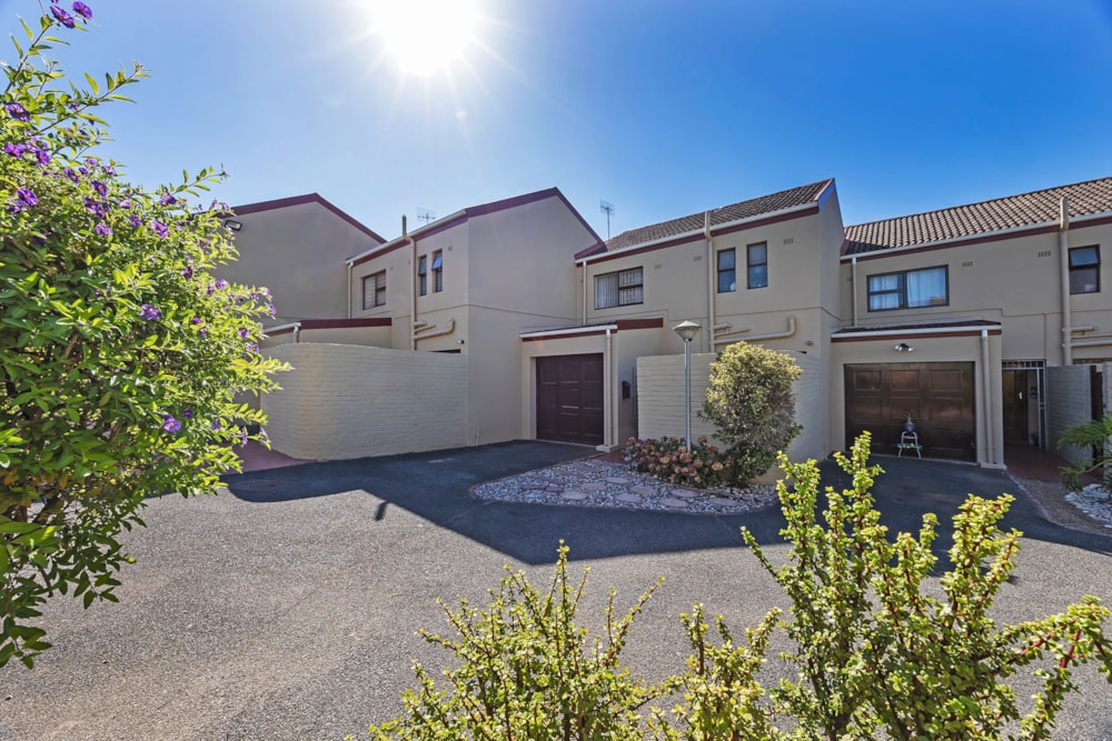 Double-storey cluster for sale in La Rochelle, Bellville - DBV1693330