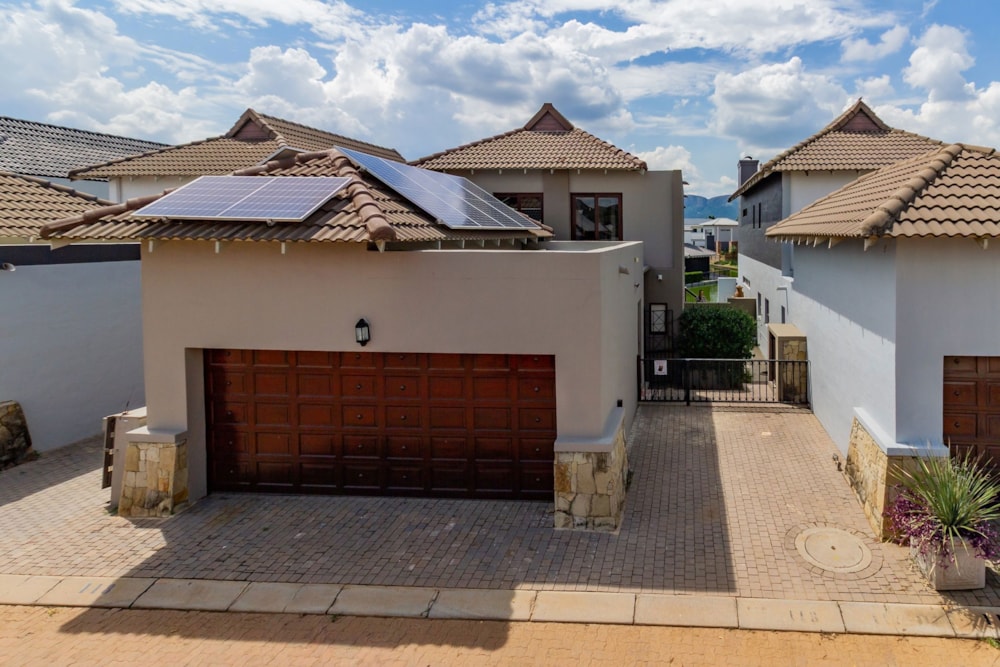 Double-storey house for sale in The Islands Estate - 1HR1694584 Double-storey house for sale in The Islands Estate - 1HR1694584