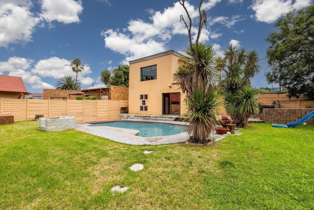 Double-storey house sold in Van Riebeeck Park, Kempton Park - KTP1690867 Double-storey house sold in Van Riebeeck Park, Kempton Park - KTP1690867