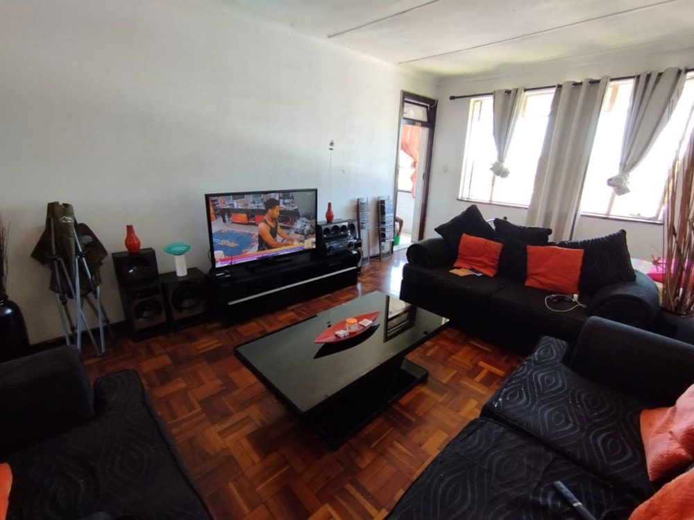 Apartment sold in Glenwood, Durban - 1DA1692879 Apartment sold in Glenwood, Durban - 1DA1692879