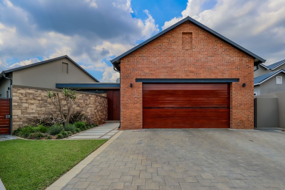 House for sale in The Coves - 1HR1694468