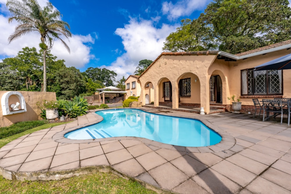 Double-storey house for sale in Kloof - 1KF1692431 Double-storey house for sale in Kloof - 1KF1692431