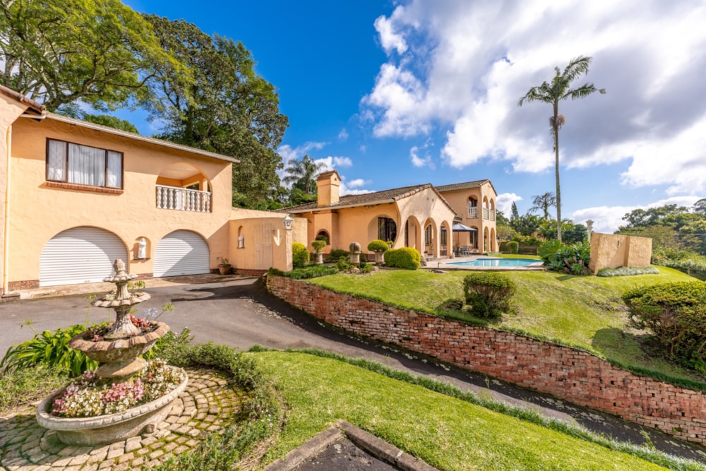 Double-storey house for sale in Kloof - 1KF1692431 Double-storey house for sale in Kloof - 1KF1692431