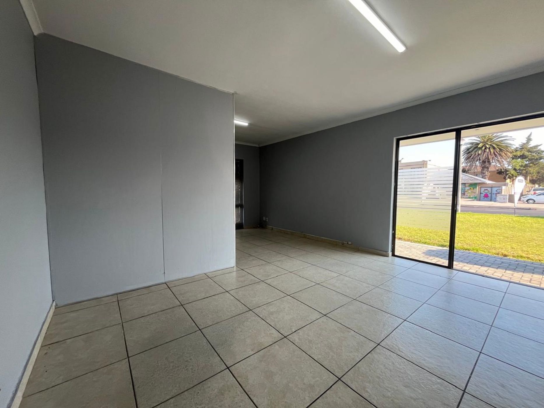 Commercial office let in Panorama, Parow - 1PLA1694366