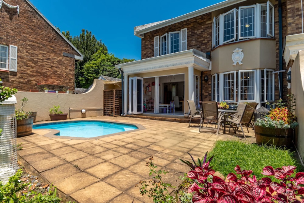 Townhouse for sale in Kloof - 1KF1686654