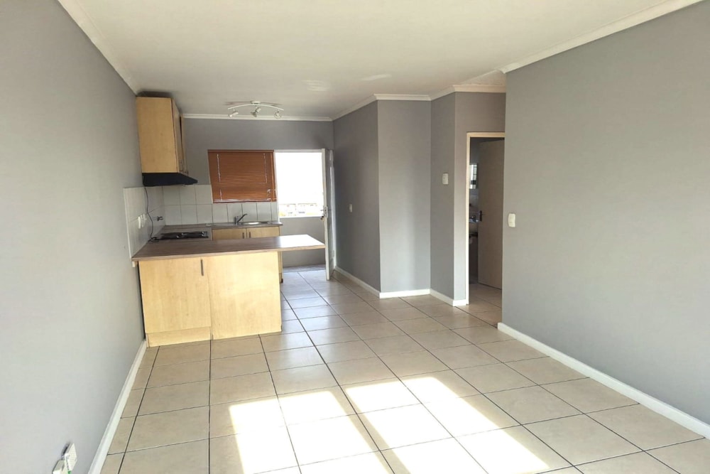 Security complex home to rent in Melkbosstrand - 1TV1718363 Security complex home to rent in Melkbosstrand - 1TV1718363