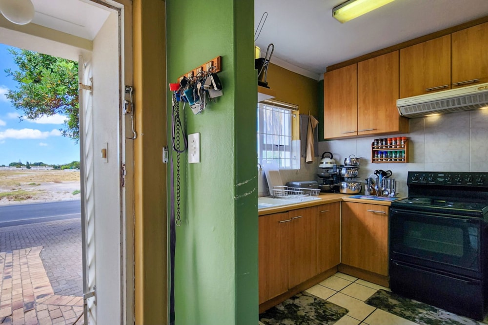 Single-storey house sold in Table View - 1TV1692610 Single-storey house sold in Table View - 1TV1692610