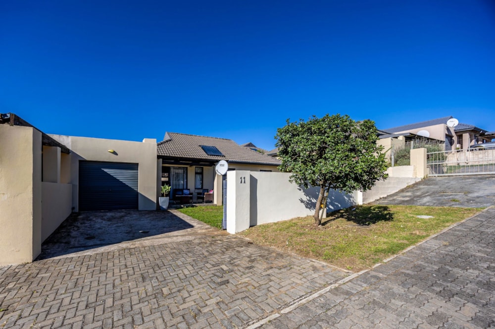 House for sale in Kidds Beach - 1EZ1695850