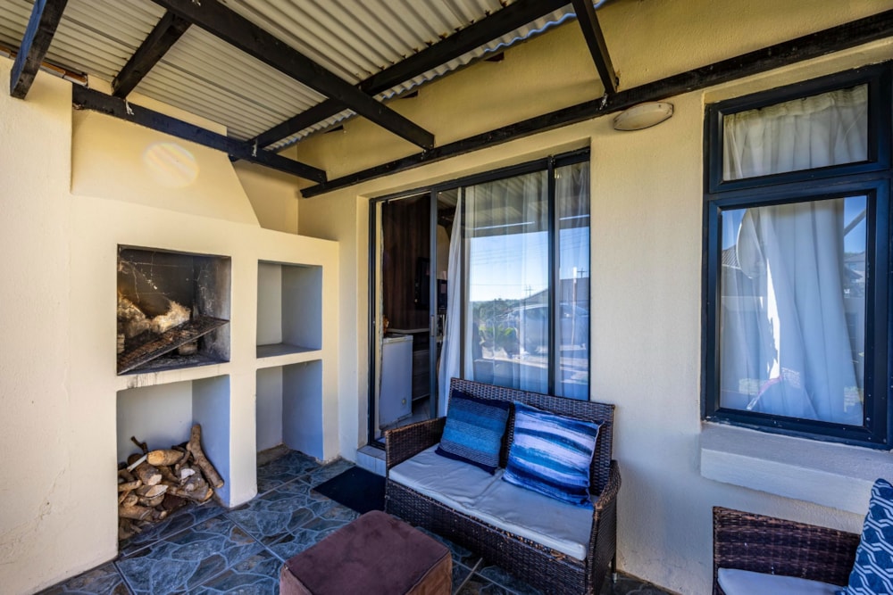 House for sale in Kidds Beach - 1EZ1695850